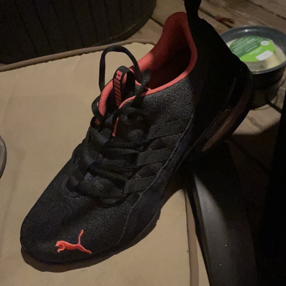 Puma gym shoes Size 7 Women’s - Picture 2 of 4